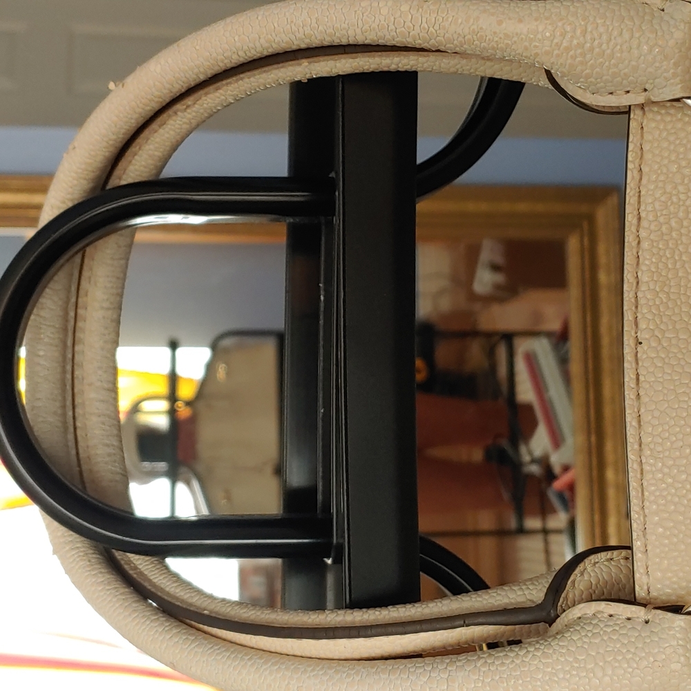 Henri Bendel NEW YORK Carlyle Style Satchel. - Picture 4 of 14